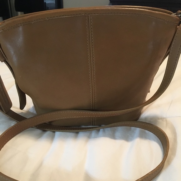 Coach Handbags - Vintage Coach bag soft tan leather long strap